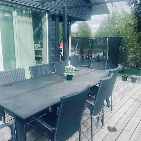 Beautiful House In Peaceful Area *