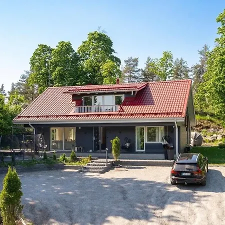 Beautiful House In Peaceful Area *